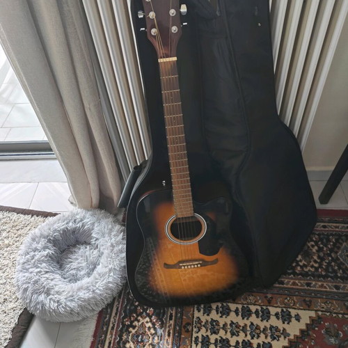 Fender electroacoustic guitar like new with accessories