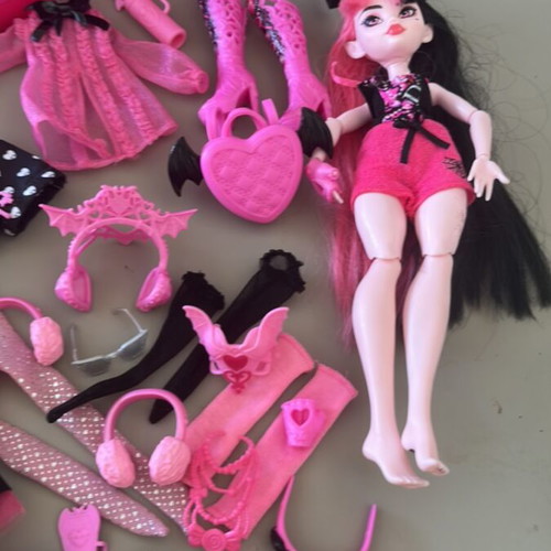 Mattel Monster High Skulltimate Secrets Draculaura doll