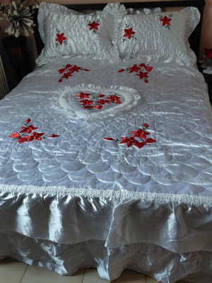 Vintage bedspread for double bed like new with pillows