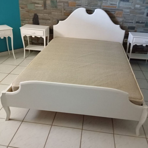 Bedroom furniture set of 5 pieces like new with free mattress