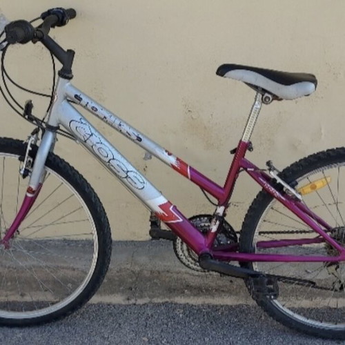 Cross 26 Inch Mountain Bike like new, women's, steel frame