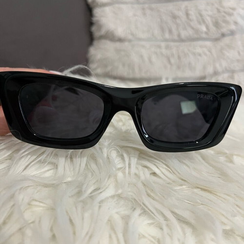 Prada sunglasses black like new
