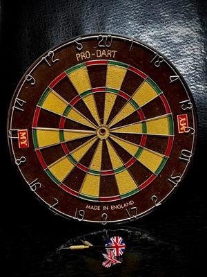 Vintage dartboard used made in England, size 46Φ