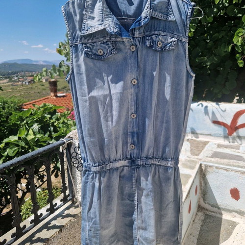 Blue denim sleeveless dress like new, size medium-large