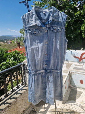 Blue denim sleeveless dress like new, size medium-large