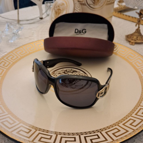 Gucci sunglasses used black with silver horsebit logo