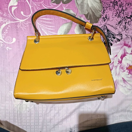 BagtoBag yellow hand bag used with detachable strap