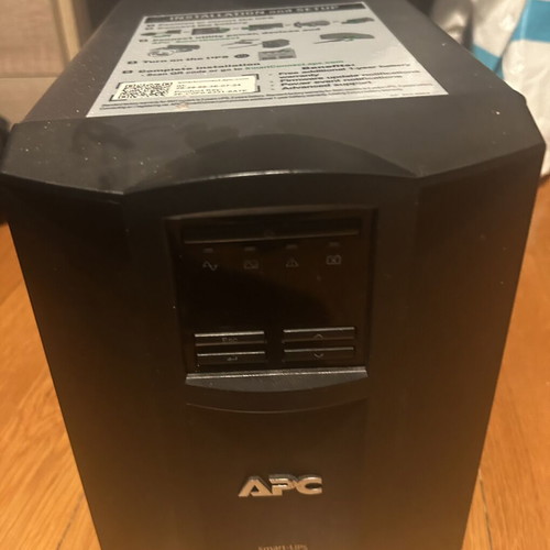 APC Smart-UPS 1500VA LCD with SmartConnect Line-Interactive 1000W like new with 8 IEC sockets