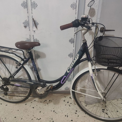Cinzia 26" city bike like new with new tires