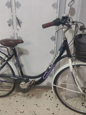 Cinzia 26" city bike like new with new tires