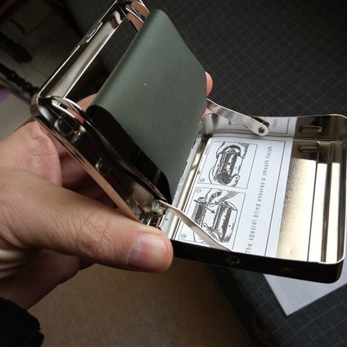 Cigarette rolling machine new with case