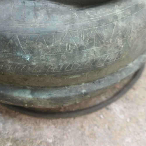 Bronze vessel