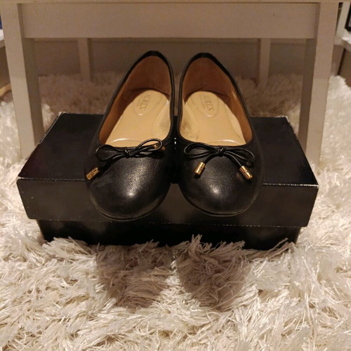 Ralph Lauren 36 black ballerinas, like new with gold details