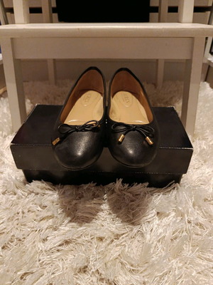 Ralph Lauren 36 black ballerinas, like new with gold details