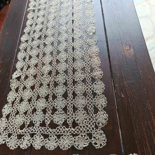 Handmade table runner with tatting like new