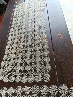 Handmade table runner with tatting like new