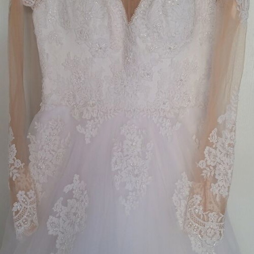 Supernova wedding dress like new, elegant lace details
