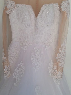 Supernova wedding dress like new, elegant lace details