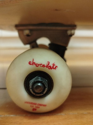 Chocolate skateboard, size 7.75