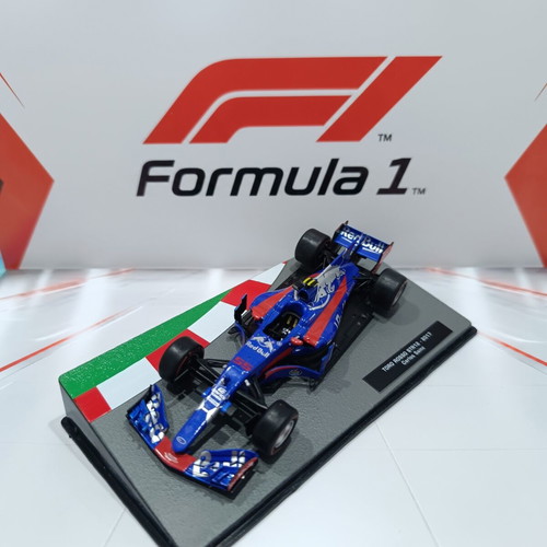 Toro Rosso STR12 2017 Carlos Sainz 1:43 diecast model like new