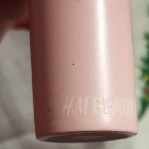 H&M Matte Lipstick Fudge Yeah! Like New with Gift Lip Liner