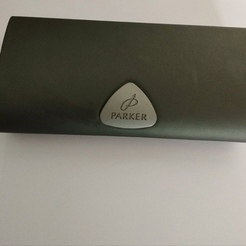 Parker Sonnet pen in case like new, gold with gray matte