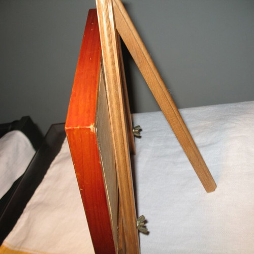 Picture frame with nautical knots used with stand