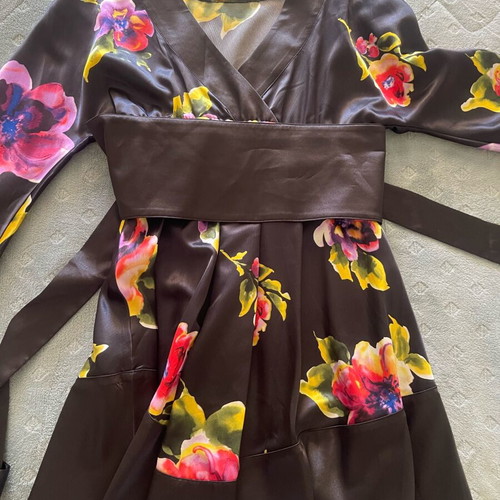 Satin floral dress like new, size M, Hype, black multicolor