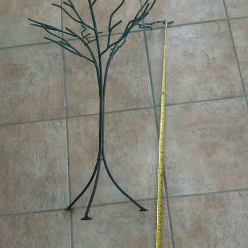 Metal decorative tree green like new