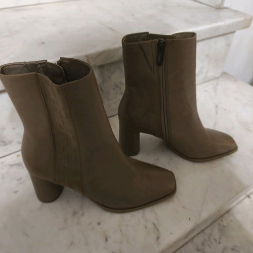 Tamaris boots new, genuine leather, size 37, beige