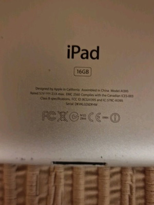 iPad 16Gb used with broken screen