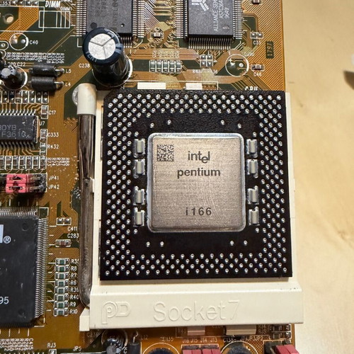 PCPartner MB520NH Socket 7 motherboard set with Pentium 166 and 32MB RAM like new