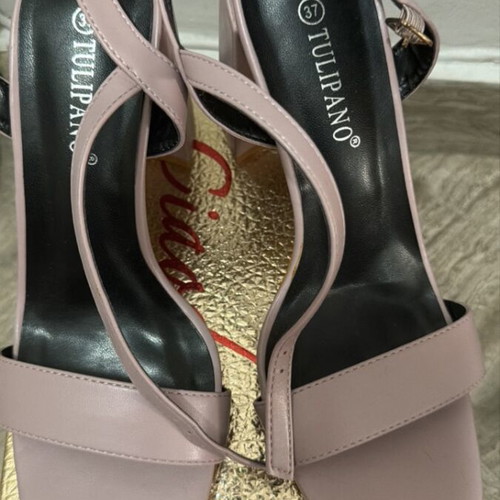 Lilac sandals size 37 with 9 cm heel like new