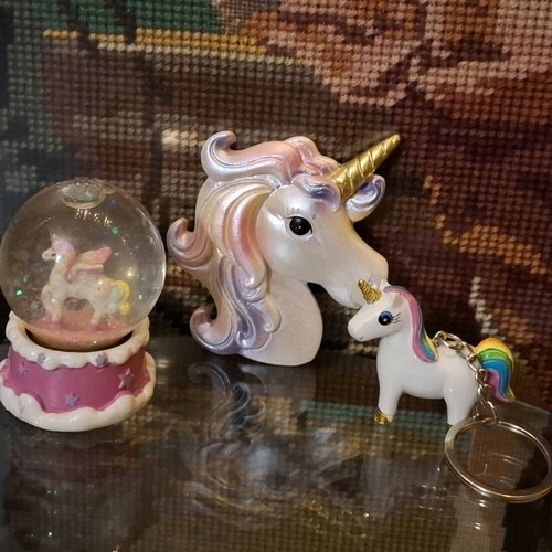 Unicorn snow globe, magnet and keychain set of 3 pieces new