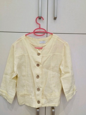 GoOn jacket like new, yellow, lightweight fitted