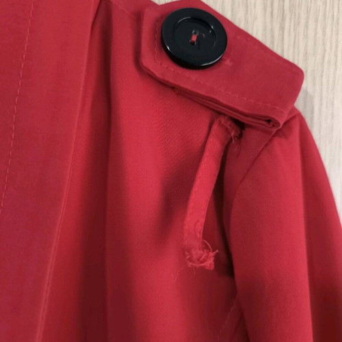 Short red trench coat like new, size L