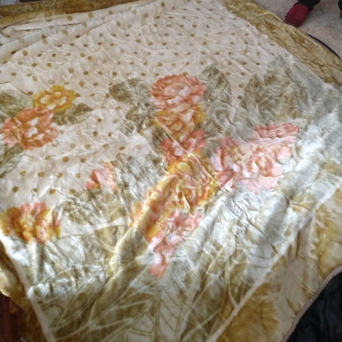 Blanket type Spain new, soft with floral design 245x210 cm