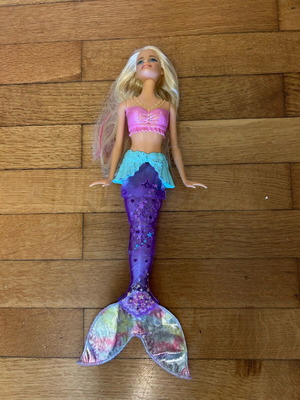 Barbie mermaid used with blinking lights