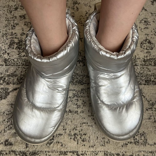 Ugg ankle boots size 39 used, silver