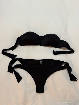 Emporio Armani бразилски бански нов, размери XS и S, черен
