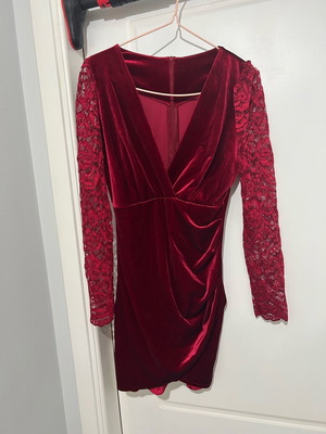 Evening dress size M like new, red velvet and lace