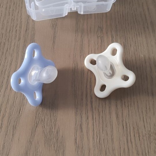 MAM Comfort silicone pacifiers 0-3 months with sterilizing box