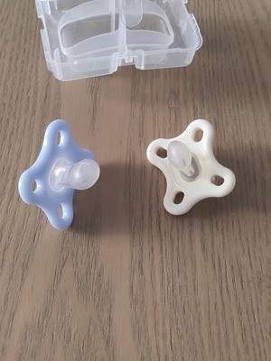 MAM Comfort silicone pacifiers 0-3 months with sterilizing box