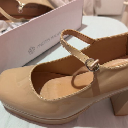 Andres Machado beige patent leather women's pumps new