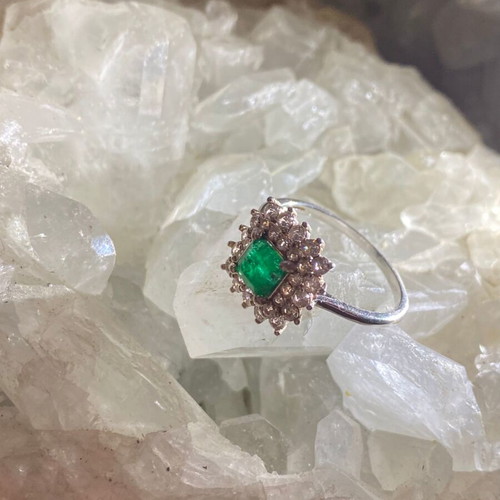 Silver ring with natural emerald and moissanite, new