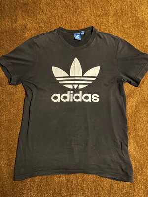 Adidas Originals T-shirt used, size L, black and white
