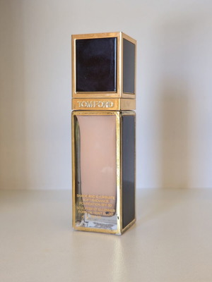 Tom Ford foundation 7.5 Shell Beige 30ml like new