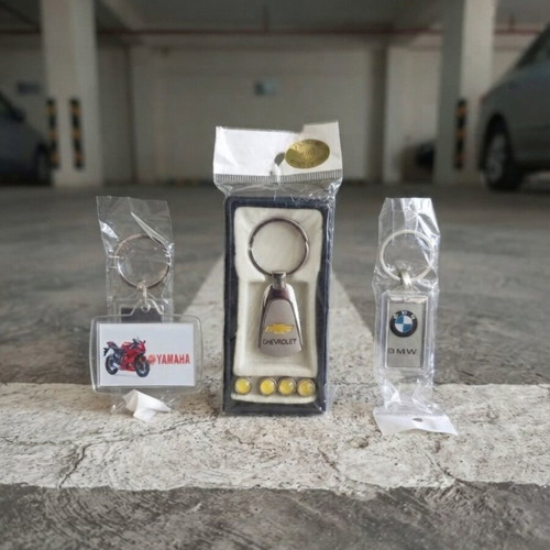 Car keychain set with solar light and valve caps, Chevrolet included