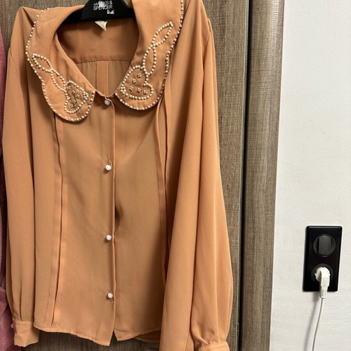 Shirt in excellent condition, medium-large
