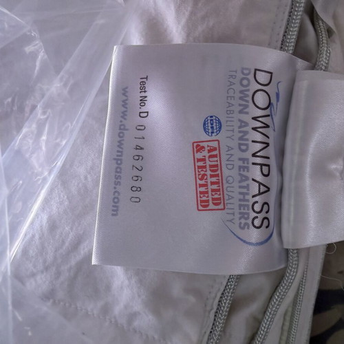 Laura Ashley Home Down Comforter double like new